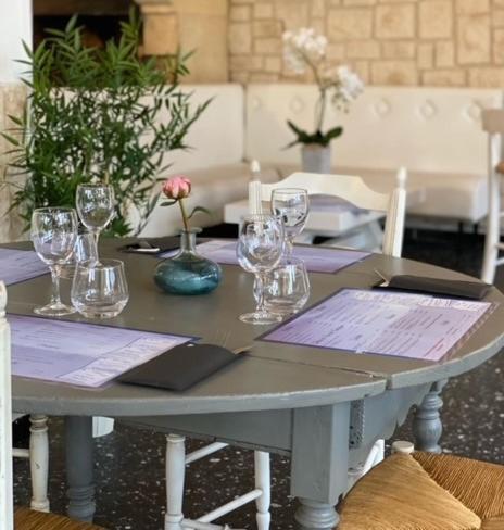 Hotel Restaurant La Plage Port-Saint-Louis-du-Rhône Zewnętrze zdjęcie
