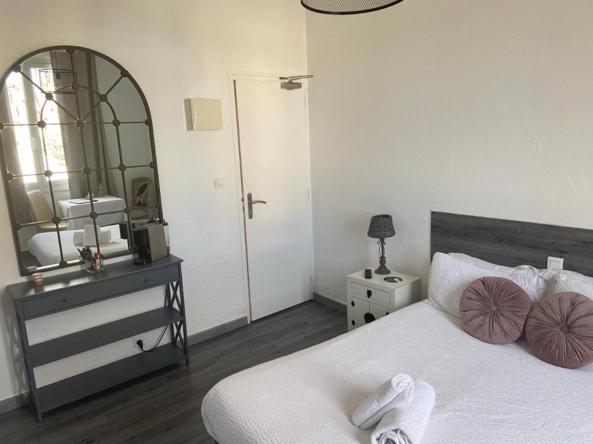 Hotel Restaurant La Plage Port-Saint-Louis-du-Rhône Zewnętrze zdjęcie